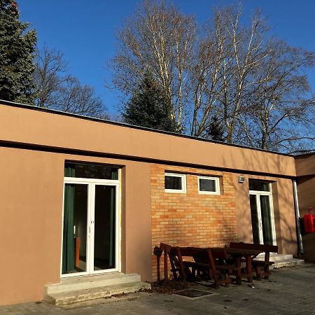 Oereg-To Youth Hostel Тата Екстериор снимка