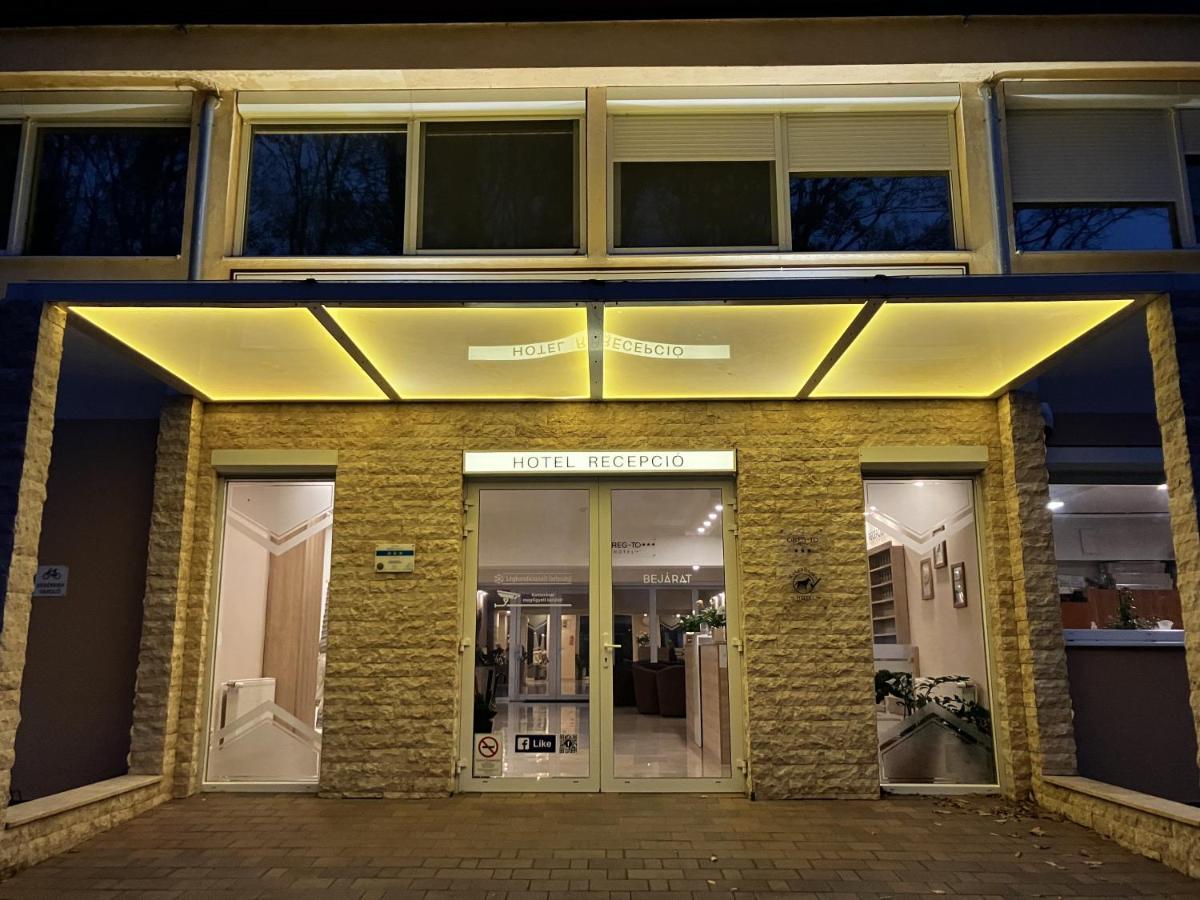 Oereg-To Youth Hostel Тата Екстериор снимка
