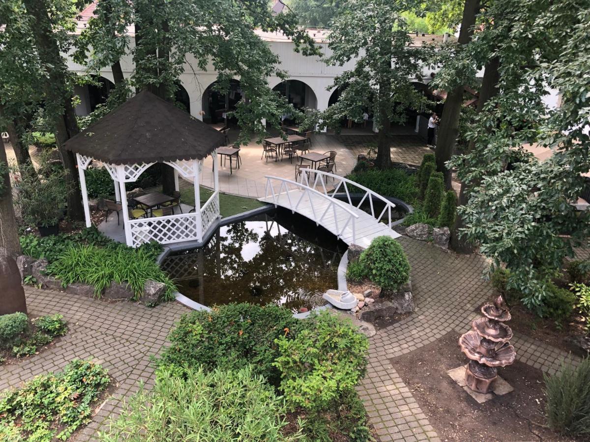 Oereg-To Youth Hostel Тата Екстериор снимка