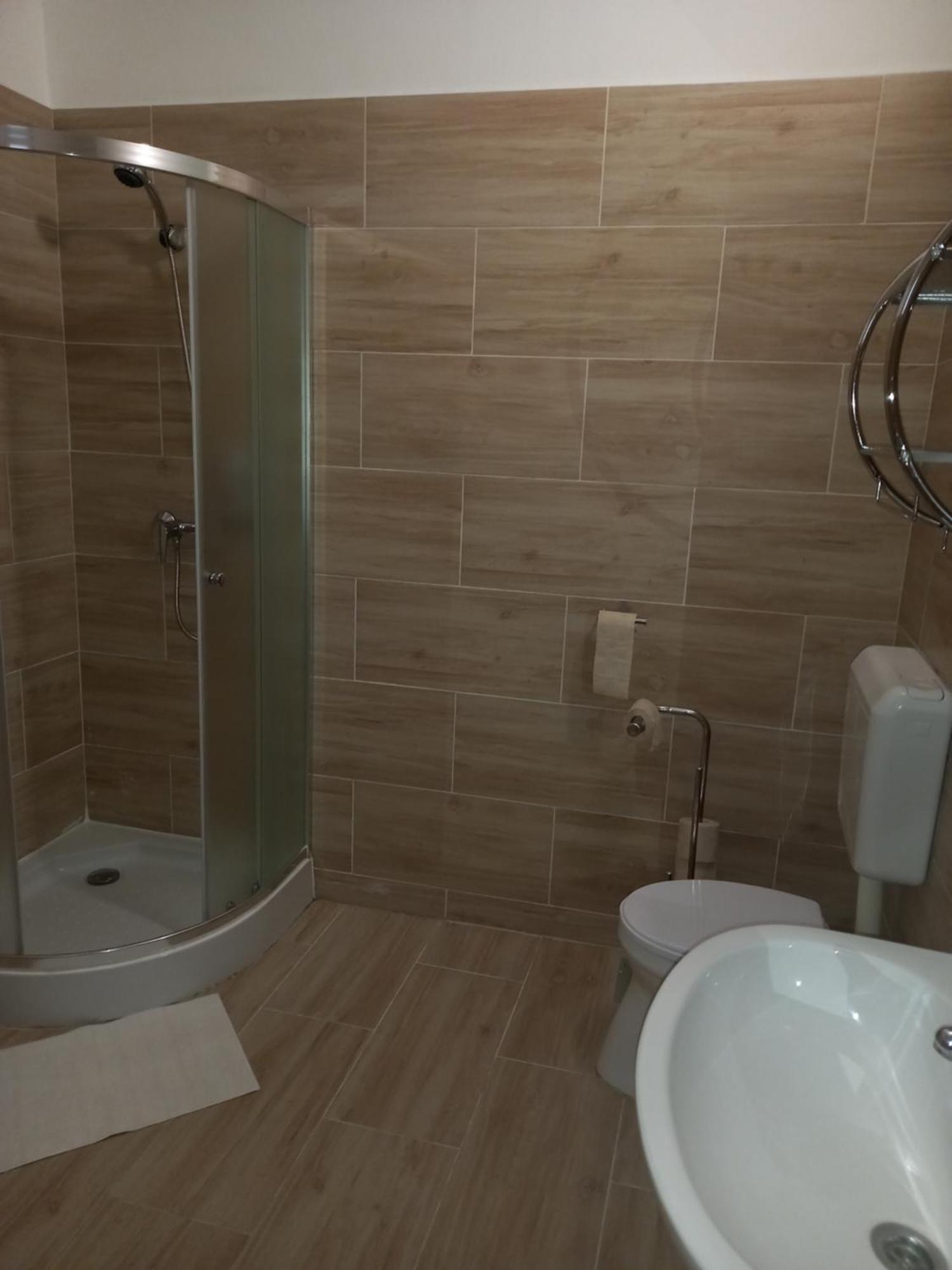 Oereg-To Youth Hostel Тата Екстериор снимка