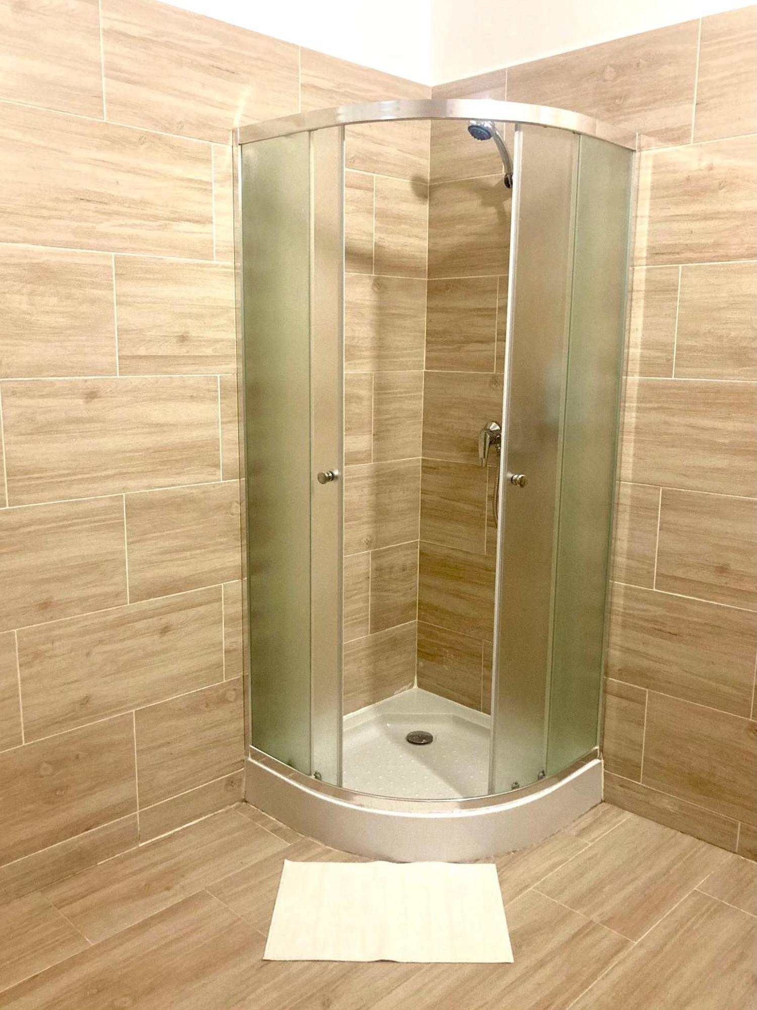 Oereg-To Youth Hostel Тата Екстериор снимка