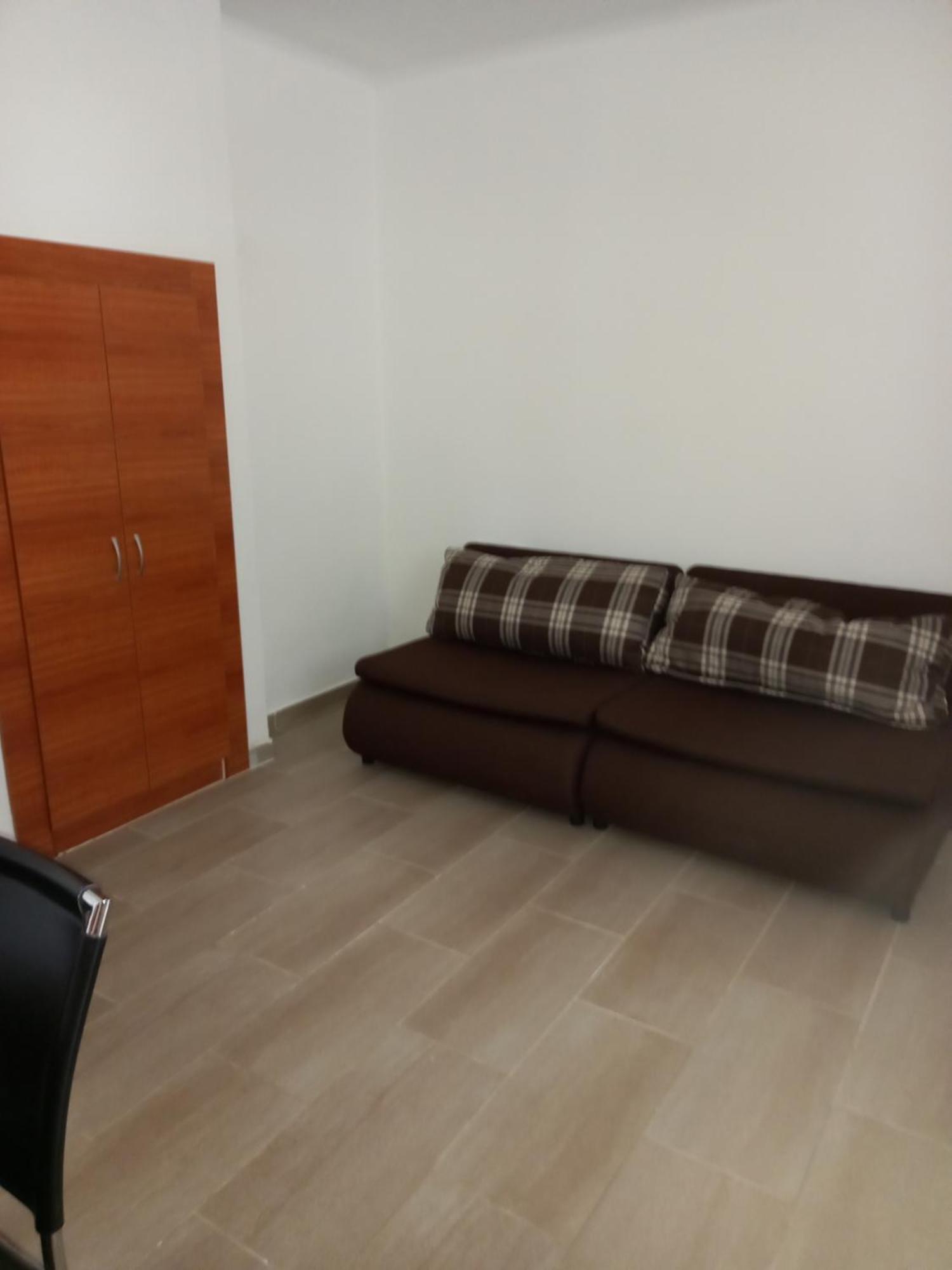 Oereg-To Youth Hostel Тата Екстериор снимка