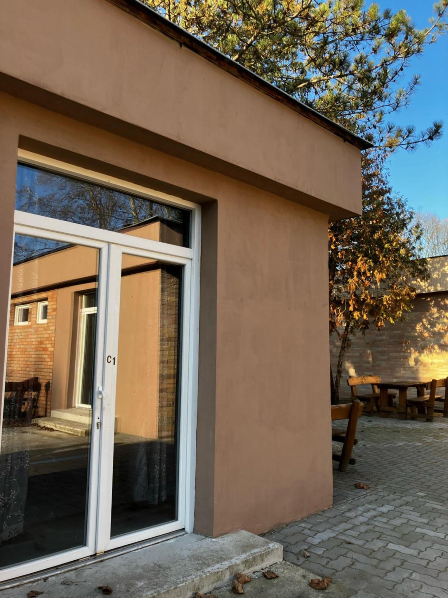 Oereg-To Youth Hostel Тата Екстериор снимка